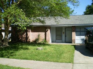 5711 Walnutgate Dr, Spring TX  77373-7268 exterior