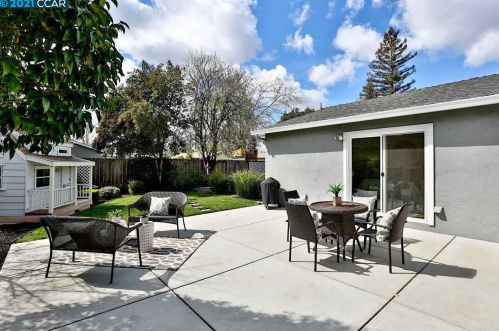 1869 Larkspur Ct, Concord CA 94519-1104 exterior
