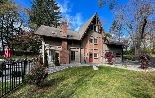 2 Colburn Dr Ext, Poughkeepsie, NY 12603-5144