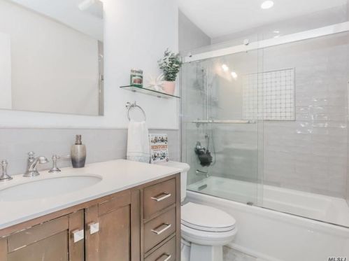 44 Harvest Ln, Commack NY 11725-1529 exterior