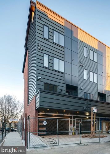 722 Broad St, Philadelphia PA 19146-3119 exterior