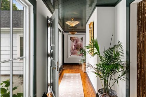 124 Harrison Ave, Middletown, RI 02840-3704