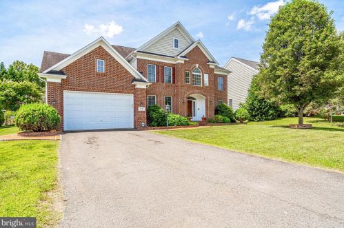 3421 Sunny View Dr, Alexandria, VA 22309-1911