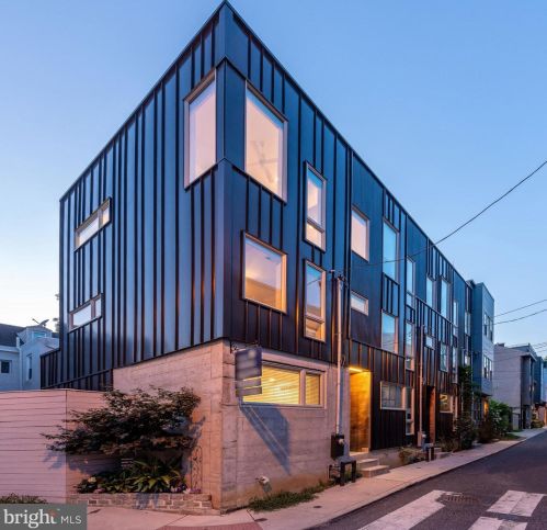 936 Leithgow St, Philadelphia PA 19123-1440 exterior