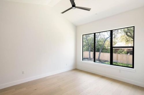 8512 Appalachian Dr, Austin TX 78759-7930 exterior