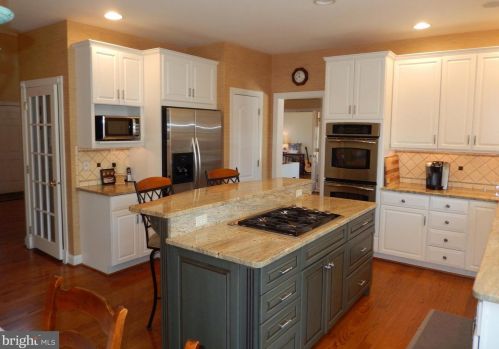 112 Parkview Cir, Media PA 19063-6317 exterior