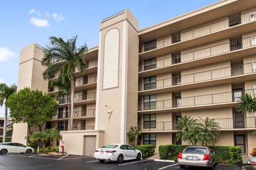 7 Royal Palm Way, Boca Raton FL  33432-7851 exterior