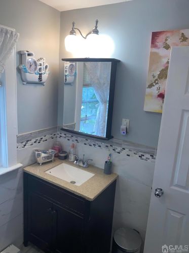 26 Becker Ter, Irvington NJ 07111-1311 exterior