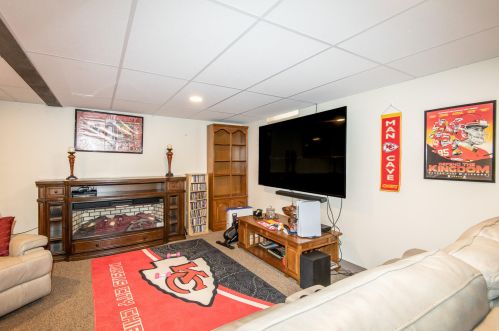 6936 89th St, Milwaukee WI  53224-4702 exterior