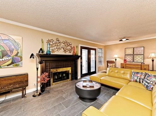 1849 Coronado Hl Dr, Austin TX 78752-2116 exterior