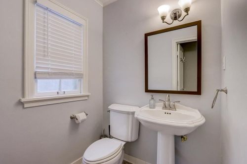 6405 Lk Dr, Milwaukee WI 53217-4229 exterior