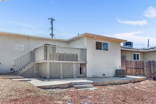 2961 Gillet Ave, Concord CA 94520-5407 exterior