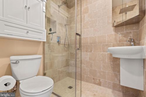 2010 Jackson St, Washington DC 20017-2954 exterior