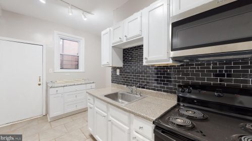 904 Cambria St, Philadelphia PA  19133-1707 exterior