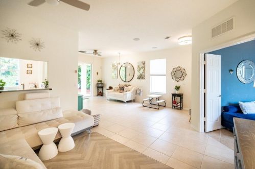 236 Coconut Key Way, Fort Pierce FL 34986-1911 exterior