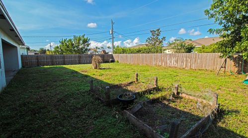 673 Haas Ave, Fort Pierce FL  34953-6418 exterior