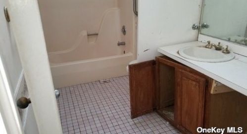 35 Bella Casa Ln, Central Islip NY 11722-2639 exterior