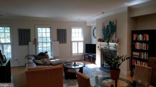 510 Royal St, Alexandria VA  22314-2092 exterior