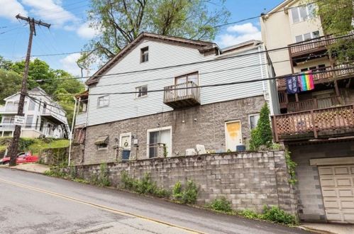 120 Brosville St, Pittsburgh PA 15203-1447 exterior