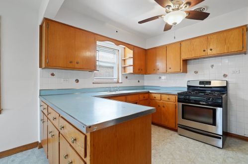 5655 Kenneth Ave, Chicago IL 60646-5907 exterior