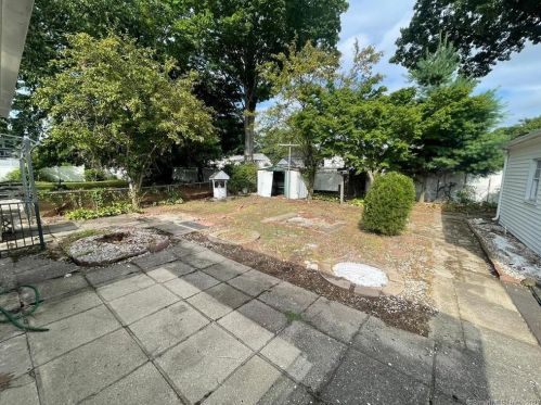 141 Ida Ave, Derby CT 06418-2323 exterior