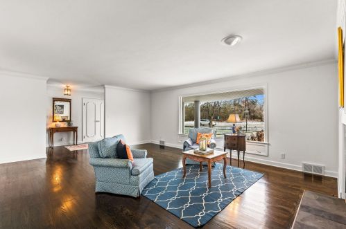 7705 Lake Dr, Milwaukee WI  53217-2910 exterior