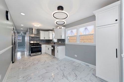 8404 Elizabeth St, Chicago IL  60620-4035 exterior