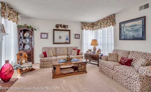 8 Gladstone Ave, Lakehurst NJ 08759-6625 exterior