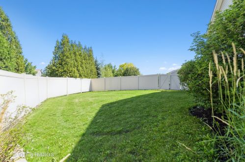 1291 Amberwood Dr, Bull Valley IL  60014-1825 exterior