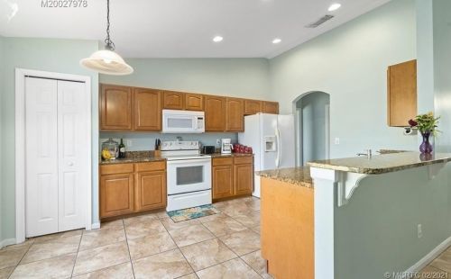 2390 Beechwood Ter, Fort Pierce FL 34952-7302 exterior