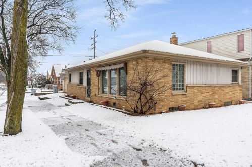 3078 39th St, Milwaukee, WI 53215-3559