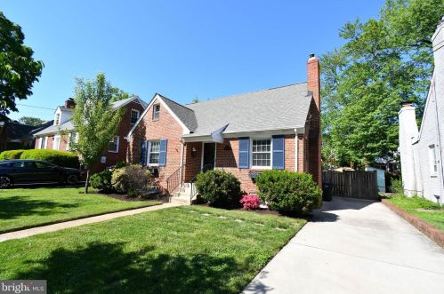 1713 Oakcrest Dr, Alexandria, VA 22302-2337