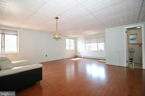 1078 Corn Crib Dr, Huntingdon Valley PA 19006-3306 exterior