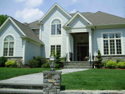 90 Oak Hill St, Newton, MA 02459-3432