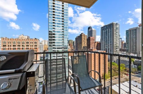 1212 La Salle St, Chicago IL exterior