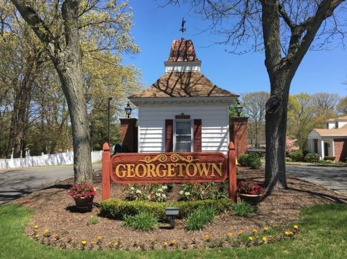 28 Smithfield Ct, Springfield MA  01108-3130 exterior