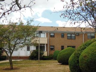 716 Westminster Ct, Millstone NJ  08844-5004 exterior