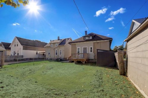 2024 55, Milwaukee WI 53220-2045 exterior