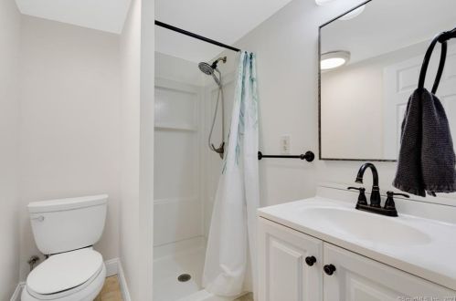 92 West St, Windsor Locks CT  06096-1813 exterior