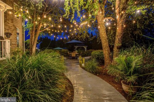 13606 Mt Prospect Dr, Rockville MD 20850-3510 exterior