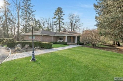 205 Saddle River Rd, Upper Saddle River, NJ 07458-2633