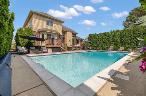 21192 Strawberry Hills Dr, Macomb Township MI 48044-2277 exterior