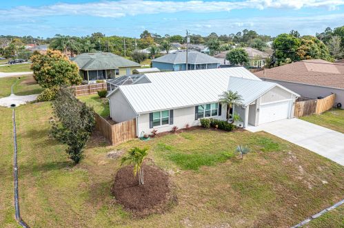 489 College Park Rd, Fort Pierce FL  34953-6224 exterior