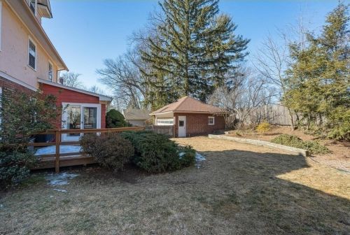 30 Pleasantview Ave, Springfield MA 01106-1019 exterior