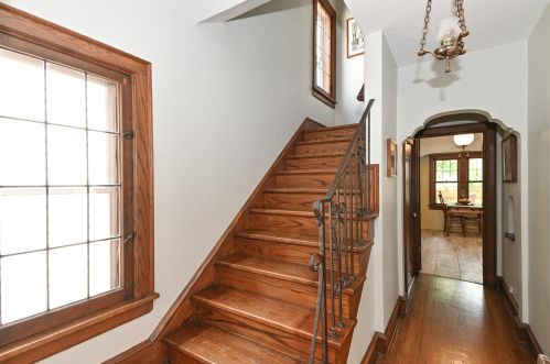 5040 Shoreland Ave, Milwaukee WI  53217-5539 exterior