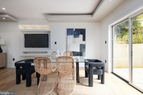 6627 Lincoln Dr, Philadelphia PA exterior