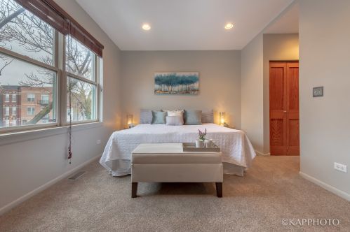 957 Honore St, Chicago IL 60657-2007 exterior