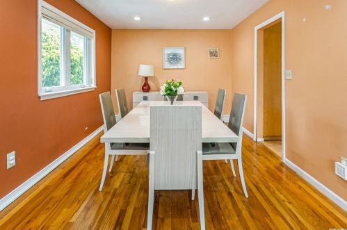 722 Eagle Dr, Valley Stream NY  11581-3540 exterior