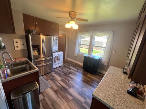 1011 Flambeau St, Manitowoc, WI 54220-6544