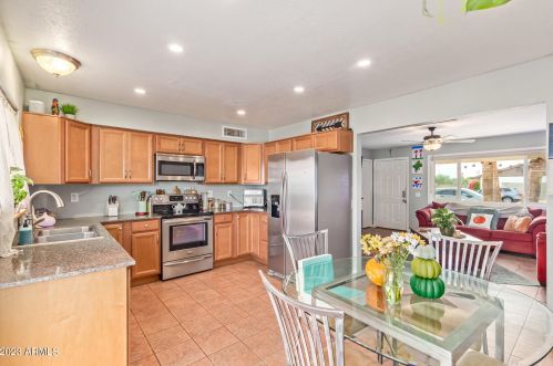 20217 33rd Ave, Phoenix AZ  85027-3061 exterior